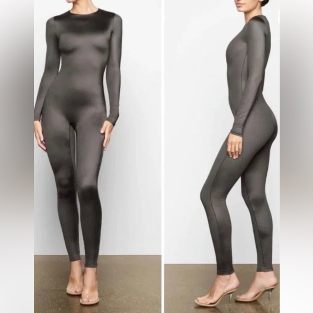 SKIMS All in One Shine Long Sleeve Bodysuit ~ Onyx/Black ~Medium ~Front Zipper